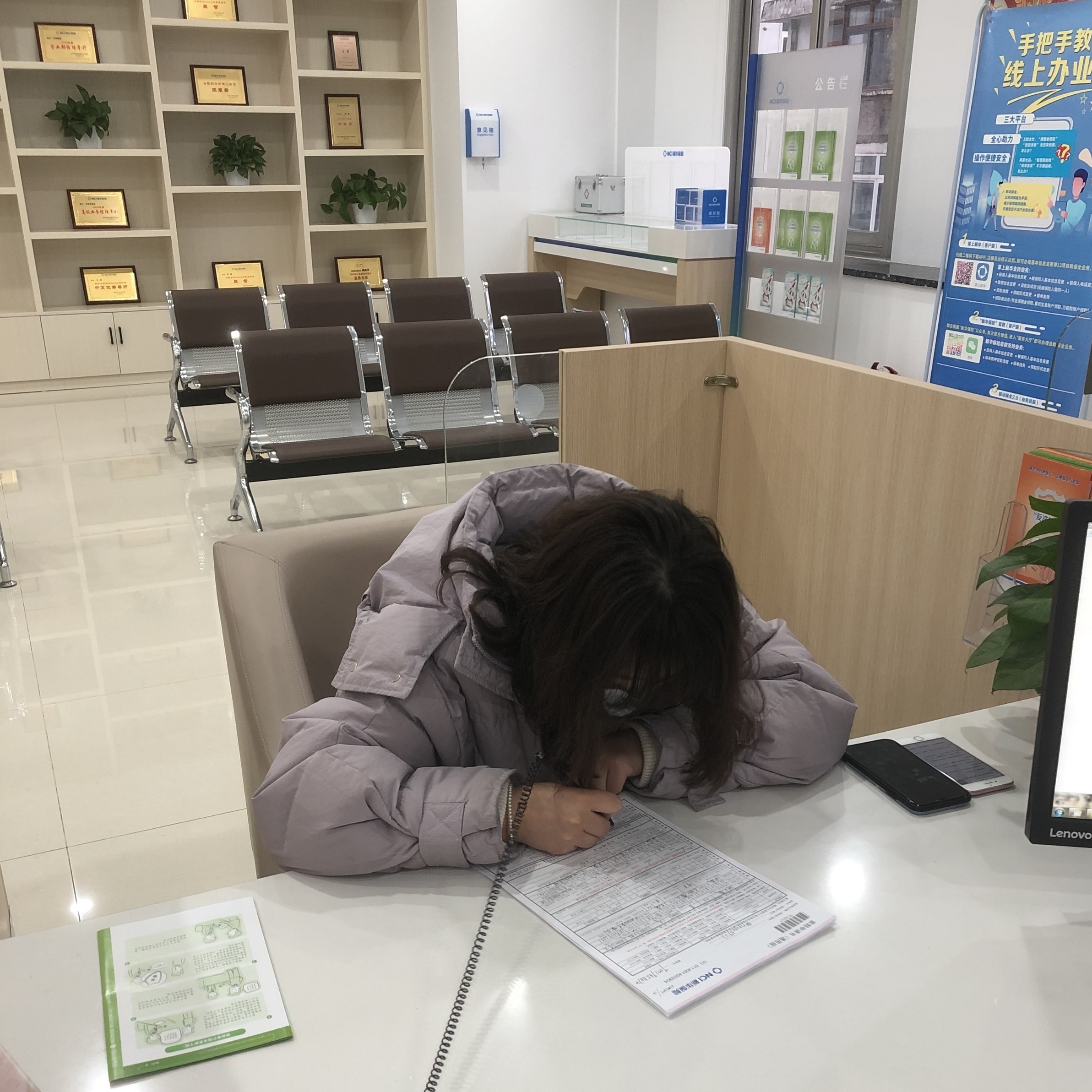 稿2配图：服务专员协助办理理赔 - 副本.jpg