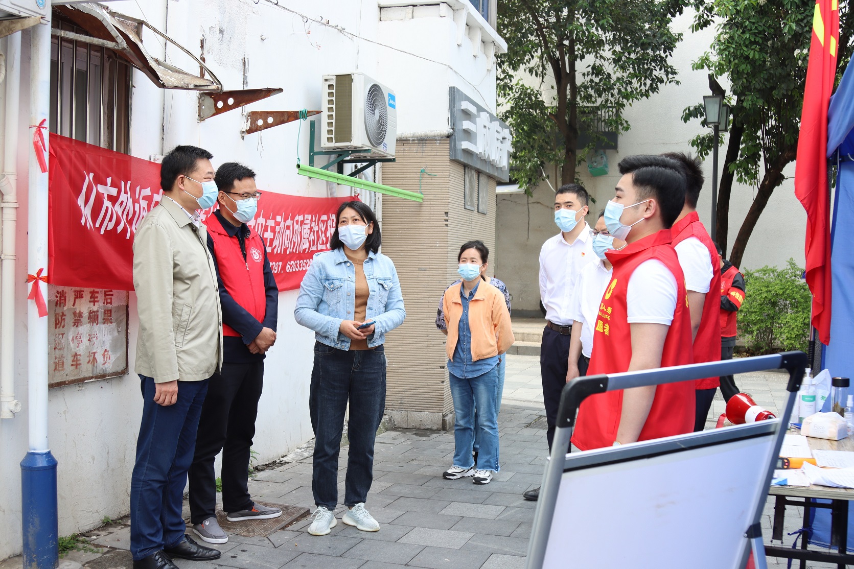 中国人寿合肥市分公司青年志愿者助力社区防疫