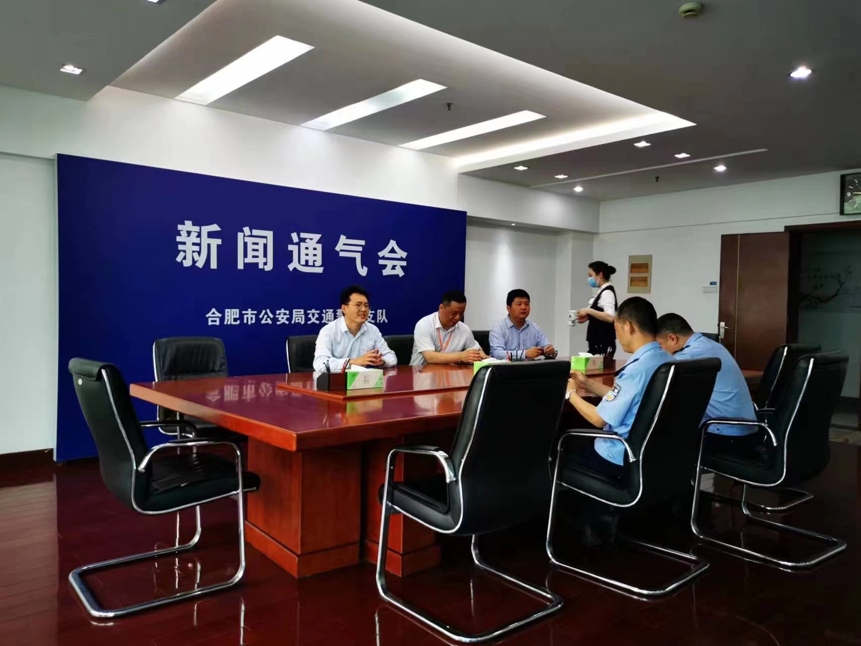 平安产险合肥中支开展“警企联动 夏日送清凉”公益行动