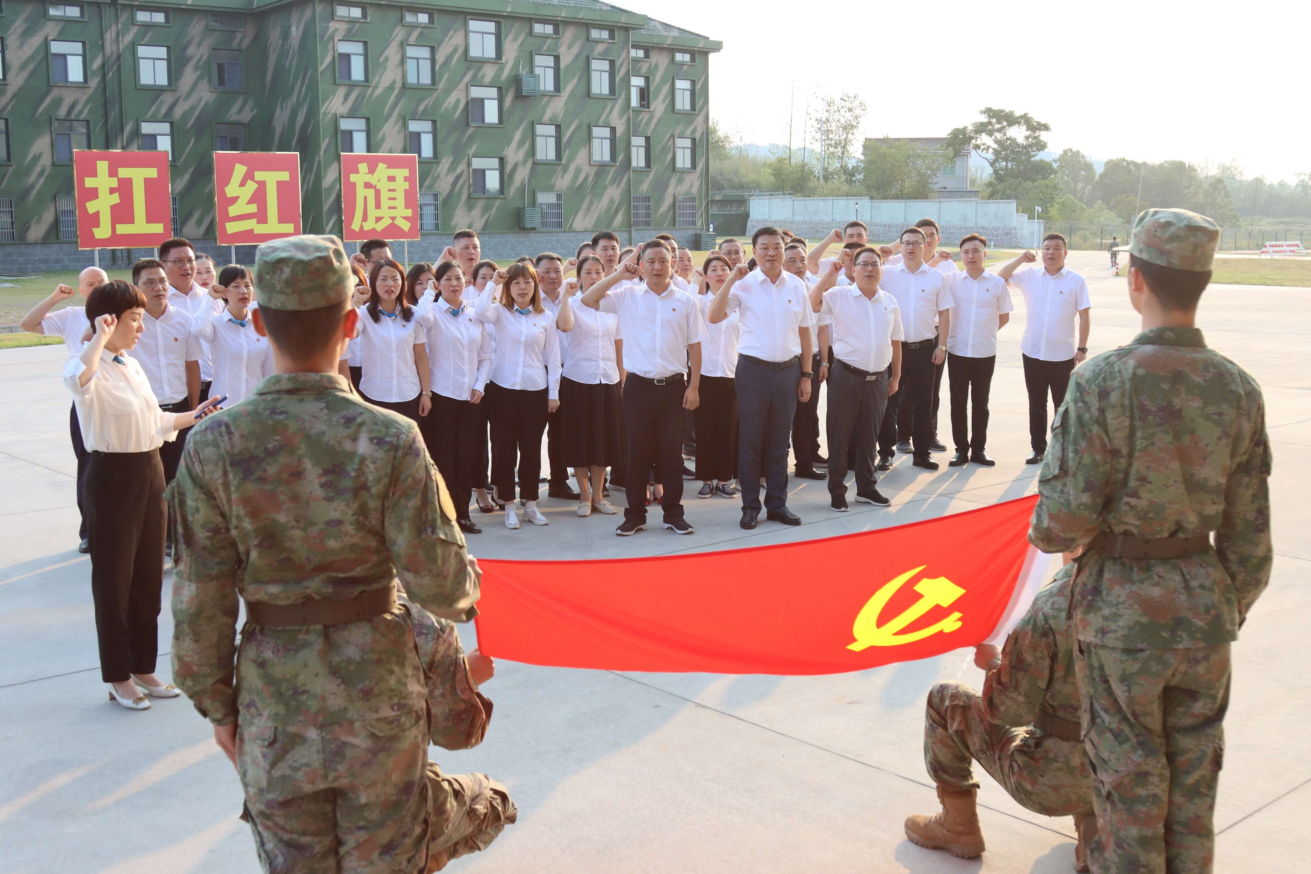 中国人寿合肥市分公司开展“走进军营学优良作风 军企共建展铁军风采”主题党日活动