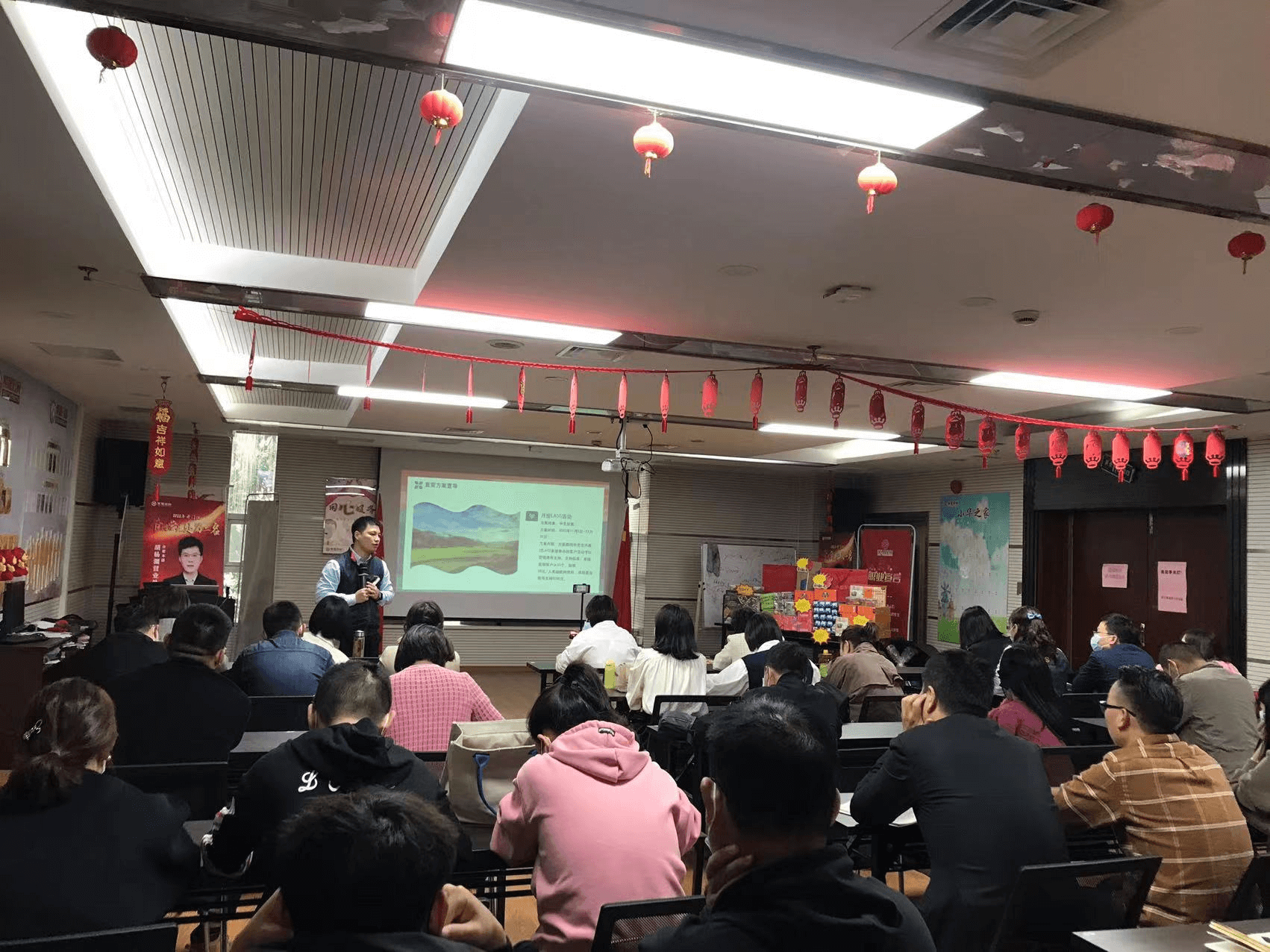 华夏人寿合肥中支召开银保渠道十一月业务启动会