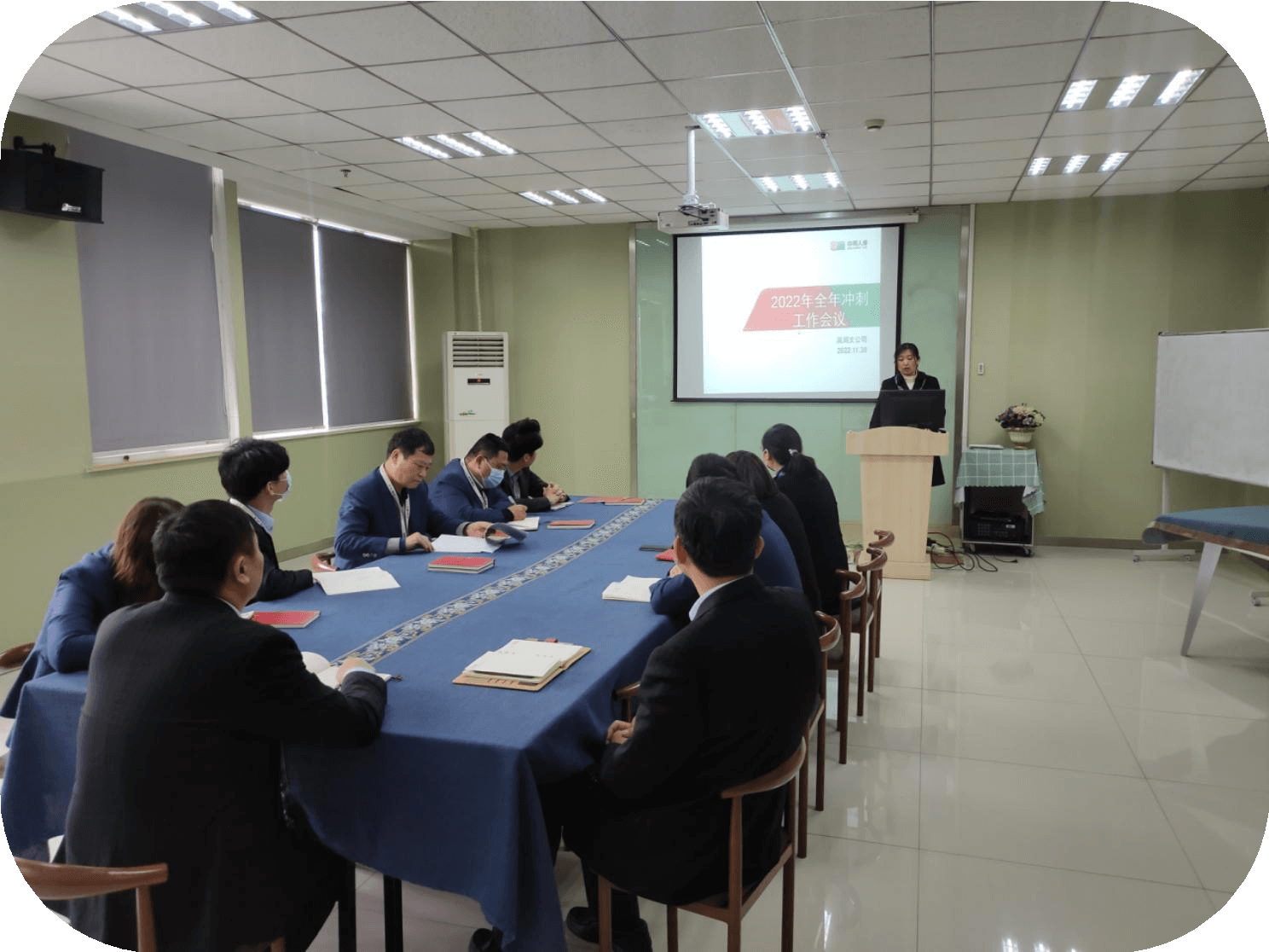 勠力同心谋发展 创新求变守底线 ——中荷人寿安徽省分公司巢湖支公司召开 2022 年全年冲刺工作会议